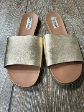 Steve Madden Kailey Gold Leather Slide Sandals - size 8